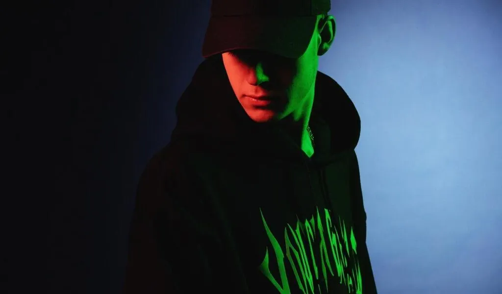 SEB, rappeur-youtubeur qui s’assume, sort « Crash Test », sa première ...