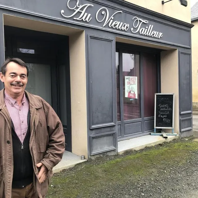 photo bar-tabac-épicerie au vieux tailleur, pirmil, maire christian chotard  ©  le maine libre