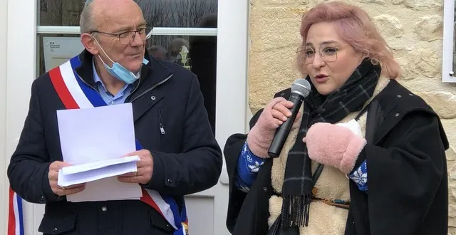photo  marilou berry lors de l’inauguration de la maison des associations. à côté d’elle, gilles malet, maire de monts-sur-orne.  &copy;  ouest-france 