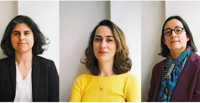 photo  floriane chinsky, kahina bahloul et emmanuelle seyboldt, respectivement rabbine, imame et pasteure.  &copy;  marion berrin, les arènes 