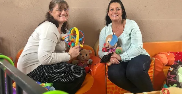 photo  virginie marty-roulois, avec séverine dubois, sa future collègue au sein de la mam les gribouilles à juigné-sur-sarthe (sarthe), samedi 11 décembre 2021.  &copy;  ouest-france 