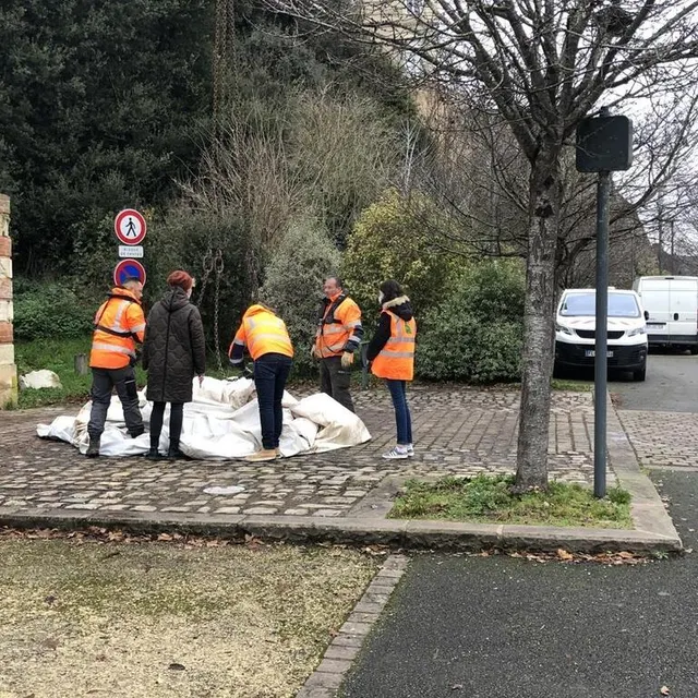 photo la bulle a été repliée sur elle-même une fois sur la terre ferme.  ©  ouest-france