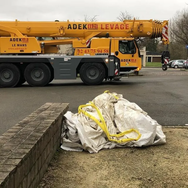 photo c’est tout ce qu’il restait de l’œuvre « flottez dans les étoiles » après son repêchage.  ©  ouest-france