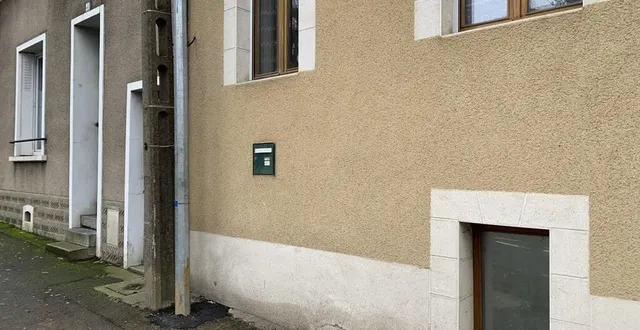 photo  le poteau de fibre optique a été déplacé ce lundi 13 décembre 2021, dans la matinée, rue du mans, à sablé-sur-sarthe, a proximité d’un poteau enedis existant.  &copy;  le maine libre 