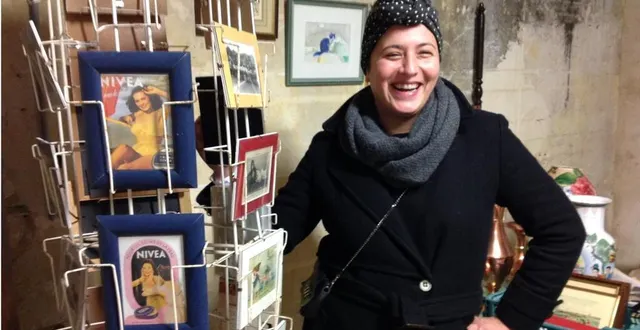 photo  lola bornand, une nouvelle brocanteuse et artiste présente dimanche, sur qui poncé pourra compter désormais.  &copy;  le maine libre 