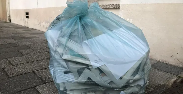 photo  la collecte en porte-à-porte des sacs et des bacs bleus « papiers » s’arrête en 2022 à la ferté-bernard.  &copy;  le maine libre 