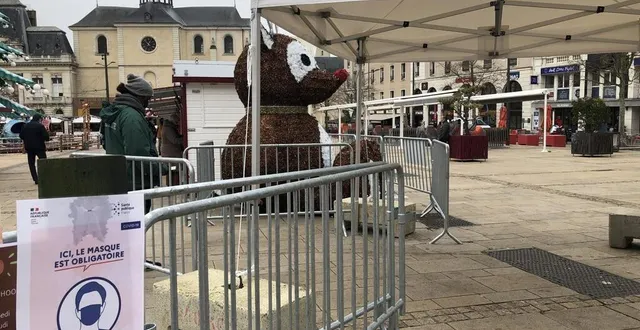 photo  au marché de noël du mans, place de la république, le passe sanitaire et le port du masque sont obligatoires.  &copy;  ouest-france 