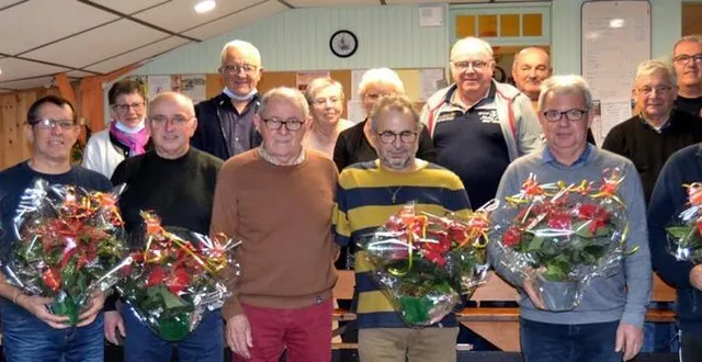 photo  vainqueurs et finalistes bien récompensés à l’issue de la finale.  &copy;  le maine libre 