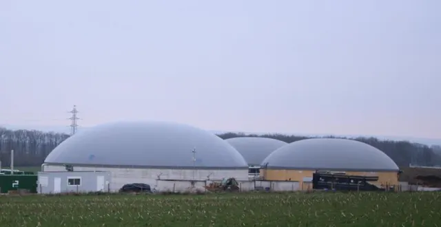 photo  le site de méthanisation de la scea cohon, à la coudre, dans la commune de saint-paterne-le chevain.  &copy;  ouest-france 