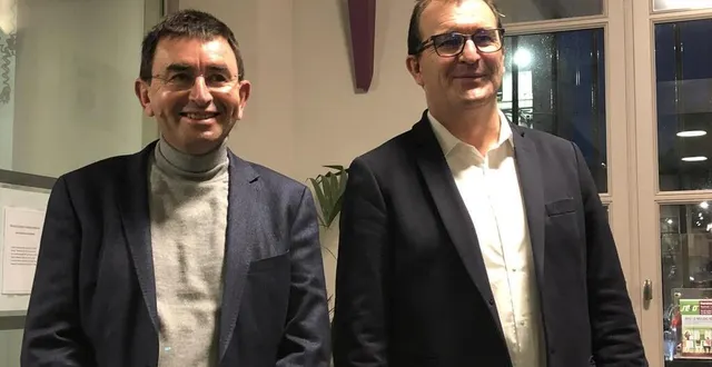 photo  denis lambert (à gauche) est désormais président du club de développement du pays sabolien pour un mandat de trois ans. il succède à jean-guy cocaign.  &copy;  ouest-france 