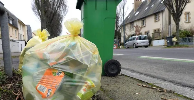photo  la gestion des déchets a entraîné un surcoût difficile à encaisser pour les habitants de la communauté de communes loué brûlon noyen..  &copy;  archives ouest-france 