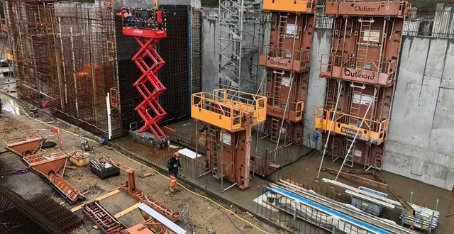 photo  la nouvelle usine de production d’eau potable, sur les bords de l’huisne, aux sablons, devrait être opérationnelle au printemps 2023. elle coûte 25 millions d’euros, mais le tarif de l’eau reste identique pour les abonnés de le mans métropole.  &copy;  archives oues- france 