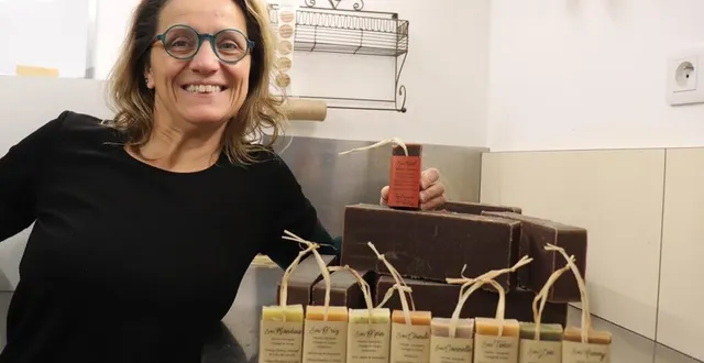photo  natacha corvaisier fabrique ses savons chez elle, dans son laboratoire.  &copy;  ouest-france 