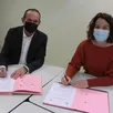 photo emmanuel franco, président du val de sarthe, et estelle pichard, présidente de la caisse locale groupama, ont signé mercredi 15 décembre la convention de parrainage.