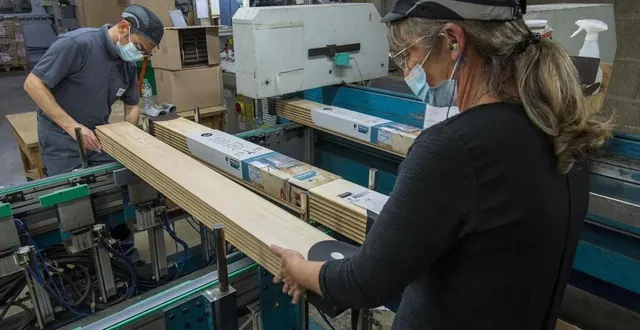 photo  panaget produit plus d’un million de mètres carrés de parquets par an. a 95%, il s’agit de parquets contrecollés à parement de chêne.  &copy;  philippe renault / ouest-france 