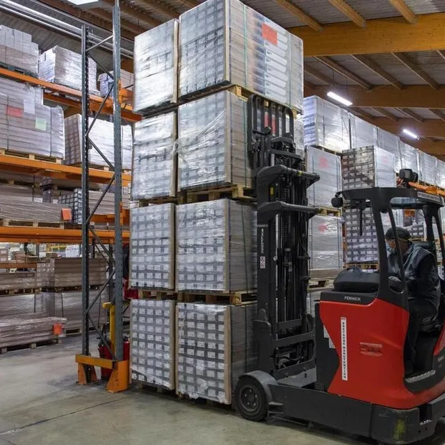 photo 100 000 mètres carrés de parquets sont stockés à bourgbarré. soir un mois à un mois et demi de production. de quoi satisfaire rapidement toutes les commandes.  ©  philippe renault / ouest-france