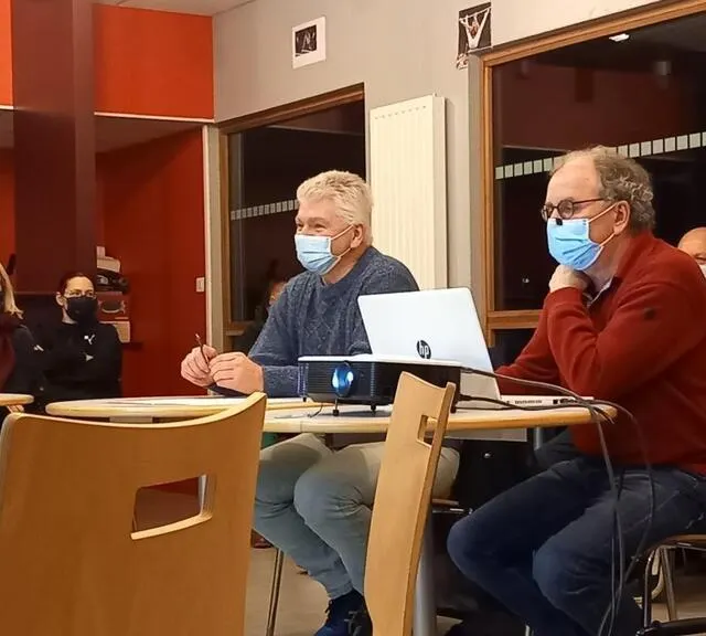 photo le président de l’étoile alençonnaise, philippe dugrand (au centre), doit faire face à un manque de dirigeants.  ©  ouest-france