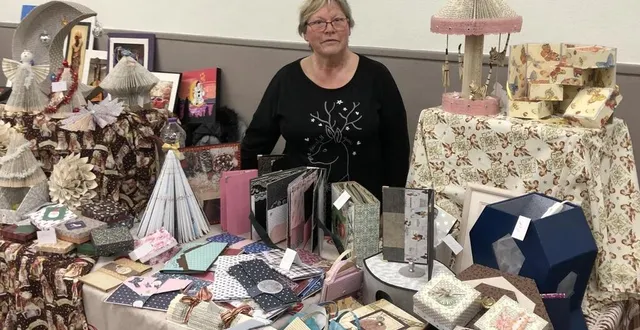 photo  les marchés de noël permettent aux sarthois, comme ici annick gautier, habitante de malicorne, de montrer leur savoir-faire.  &copy;  le maine libre 