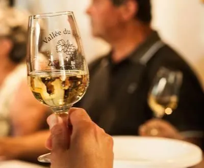 photo  dégustation, expositions d’art, 15 domaines ouvrent leurs portes ce week-end avant noël.  &copy;  archives le maine libre – hervé petitbon 