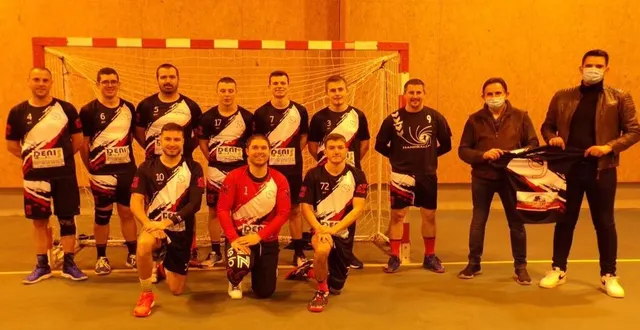 photo  la section handball du colp occupe actuellement la première place de son championnat départemental.  &copy;  le maine libre 