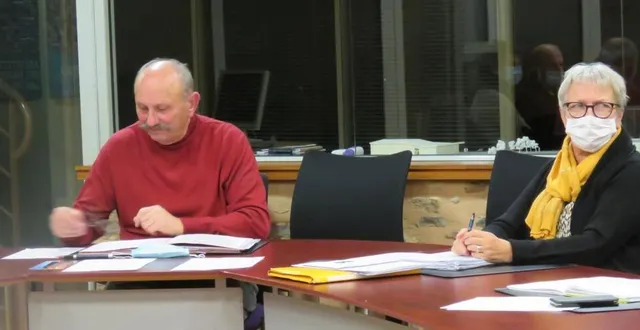 photo  jacky marchand, maire de trangé, et jacqueline brebion, conseillère déléguée au conseil municipal.  &copy;  le maine libre 