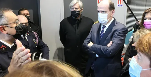 photo  le premier ministre jean castex a visité samedi 18 décembre 2021 le grand centre de vaccination du mans (sarthe).  &copy;  ouest-france 