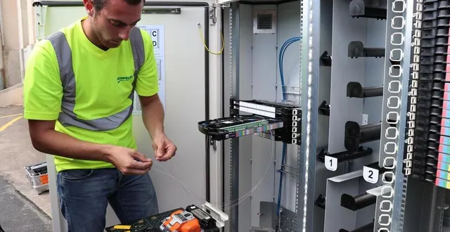 photo  chaque armoire de rue dessert 300 logements.  &copy;  archives ouest-france 