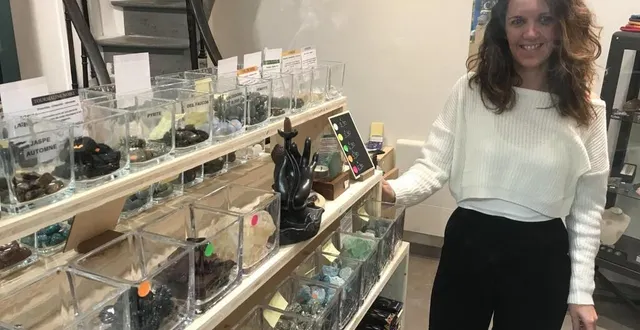 photo  coralie leveque, 37 ans, a ouvert son cabinet de curiosités baptisé hugr au 3, rue du jeudi.  &copy;  ouest-france 