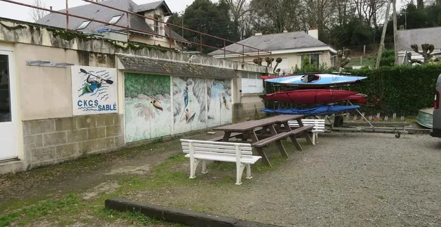 photo  des membres du club ont émis le souhait de conserver la fresque peinte sur les portes du club.  &copy;  ouest-france 