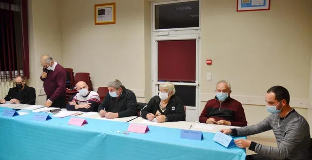 photo  de gauche à droite : philippe chartier, maire ; daniel travers ; patrick ruel, trésorier ; daniel denise, mireille laloi, jean menus, membres ; kévin laloi, élu secrétaire.  &copy;  ouest-france 