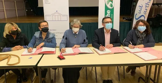 photo  pascale fontenel-personne, députée, brigitte lecor, conseillère départementale, véronique ortet, sous-préfète, françois boussard, président de la communauté de communes sud sarthe et béatrice latouche, conseillère régionale et présidente du pays vallée du loir.  &copy;  ouest-france 