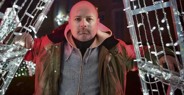 photo  yvré-l’évêque, vendredi 26 novembre 2021. olivier clausse aime se promener certains soirs parmi le public pour écouter les réactions, les critiques.  &copy;  le maine libre – yvon loue 