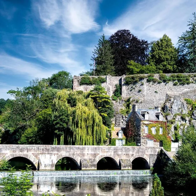 Une très belle photo de Caryl Maugin des remparts médiévaux de Fresnay-sur-Sarthe, élu deuxième village préféré des Français en 2021. Caryl Maugin/@carylmaugin photo une très belle photo de caryl maugin des remparts médiévaux de fresnay-sur-sarthe, élu deuxième village préféré des français en 2021. © caryl maugin/@carylmaugin