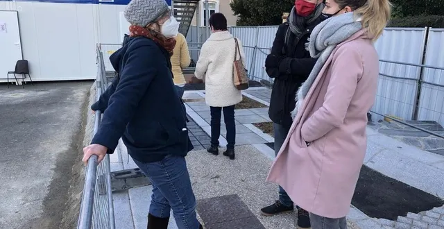 photo  des échantillons de revêtements de sol, utilisés dans le cadre du chantier du secteur voltaire – cordelet au mans (sarthe), ont été présentés aux habitants, samedi 18 décembre 2021.  &copy;  ouest-france 