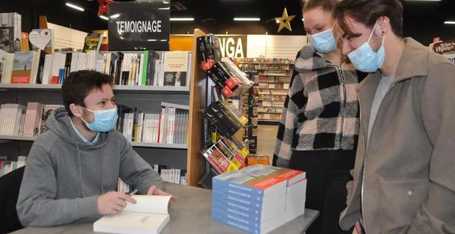 photo  alexandre allain a dédicacé son premier ouvrage samedi à l’espace culturel du centre leclerc.  &copy;  le maine libre 