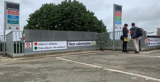 photo  le 17 mai 2021, de nouveaux panneaux ont été posés à la déchetterie intercommunale du pays sabolien afin de limiter l’enfouissement.  &copy;  archives le maine libre 