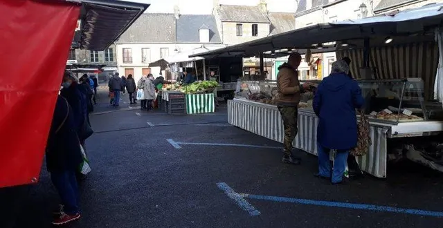 photo  un centre bourg qui s’anime le mercredi matin, jour de marché.  &copy;  ouest-france 