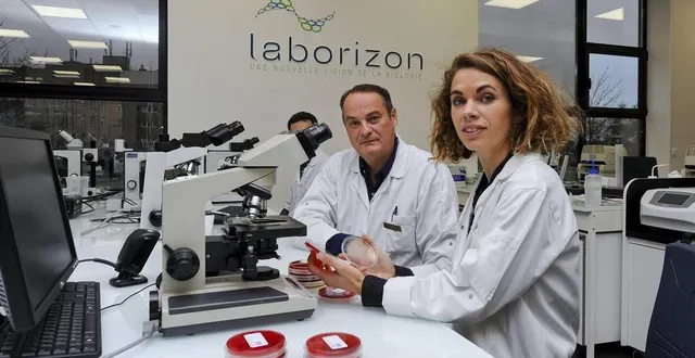 photo  sophie chalmin, en 2017, dans les locaux du laboratoire d’analyses médicales de la clinique du pré.  &copy;  archive le maine libre – yvon loué 