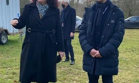 photo  stéphane bern en compagnie de béatrice latouche.  &copy;  le maine libre 