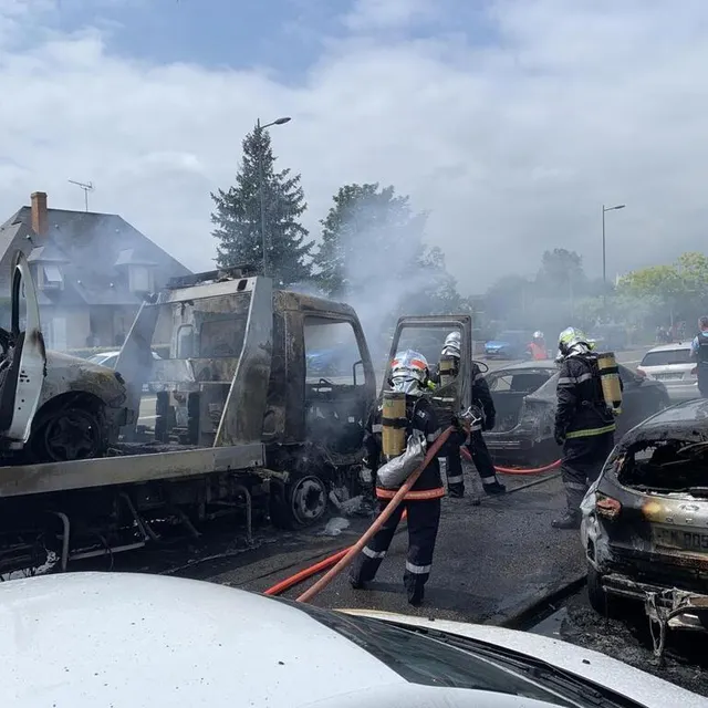 photo une dépanneuse a pris feu au début du mois de juin, avenue joël-le-theule, à sablé-sur-sarthe.  ©  archives le maine libre