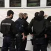 photo  sur un grand tableau, les gendarmes posent toutes les informations dont ils disposent : plan de la maison, profils de la victime et du suspect, horaires précis des différents événements. l’objectif : avoir une vision complète de la situation. 