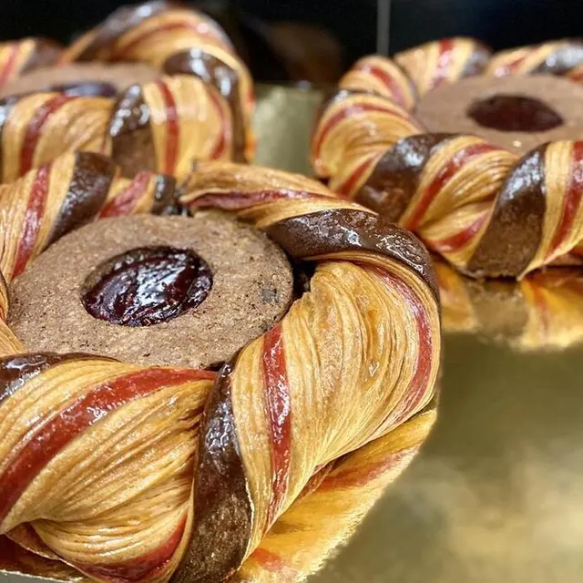 photo cette galette originale est en vente à partir du dimanche 2 janvier, au moulin sucré de solesmes.  ©  ouest-france