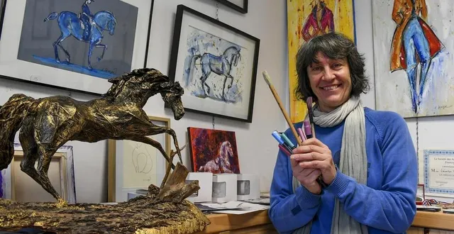 photo  rené, jeudi 25 novembre 2021. dans son atelier, on découvre l’artiste aux multiples facettes. véronique lesage est peintre, calligraphe, sculptrice…  &copy;  le maine libre – yvon loué 