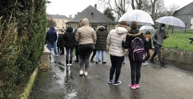 photo  sortie de classe lundi 3 janvier 2022, à la ferté-bernard, école ledru-rollin.  &copy;  le maine libre 