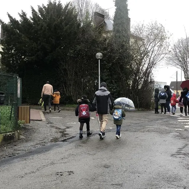 photo sortie de classe lundi 3 janvier 2022, à la ferté-bernard, école ledru-rollin.  ©  le maine libre