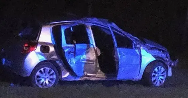 photo  la voiture avait fait plusieurs tonneaux avant de s’immobiliser dans un champ à 80 mètres de la chaussée.  &copy;  archives ouest-france 