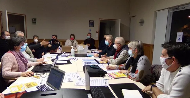 photo  les élus brettois et les bénévoles se retrouvent pour l’organisation de la troisième édition du brico’solidaire.  &copy;  le maine libre 