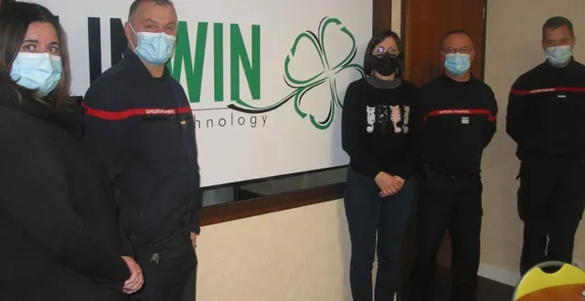 photo  de gauche à droite : laura lebarbier, l’adjudant yann choupeaux, la gérante de la sarl linwin aurore maurice, le commandant eric guais et l’adjudant-chef david batard.  &copy;  ouest-france 