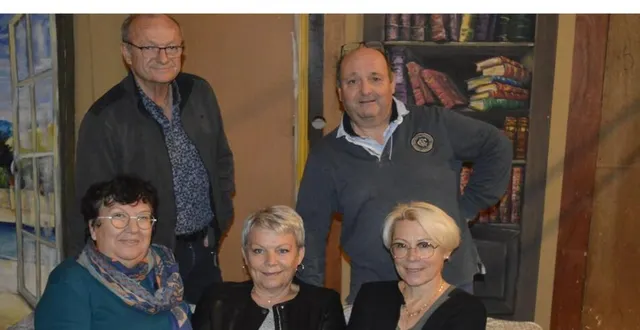 photo  cinq des huit comédiens de la pièce « purée d’avocats ».  &copy;  le maine libre 