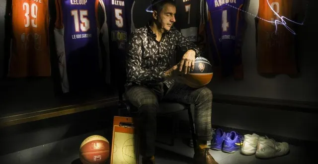 photo  dans l’ombre du vestiaire des pros du msb, le formateur et dénicheur de talents philippe desnos a participé à l’éclosion de nombreux talents du basket tricolore.  &copy;  photo le maine libre – denis lambert 